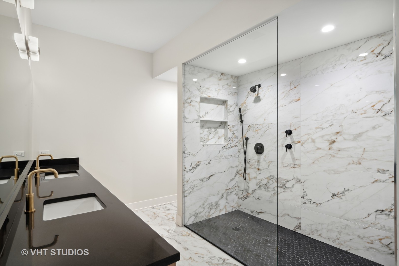 232 South Green Street, Unit 3N Chicago, IL 60607 - Photo 15 of 30 a bathroom with a bathtub and shower