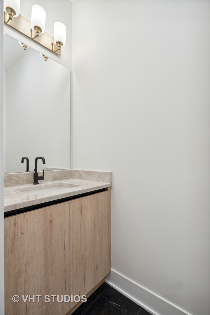 232 South Green Street, Unit 3N Chicago, IL 60607 - Photo 25 of 30 a view of a sink and mirror