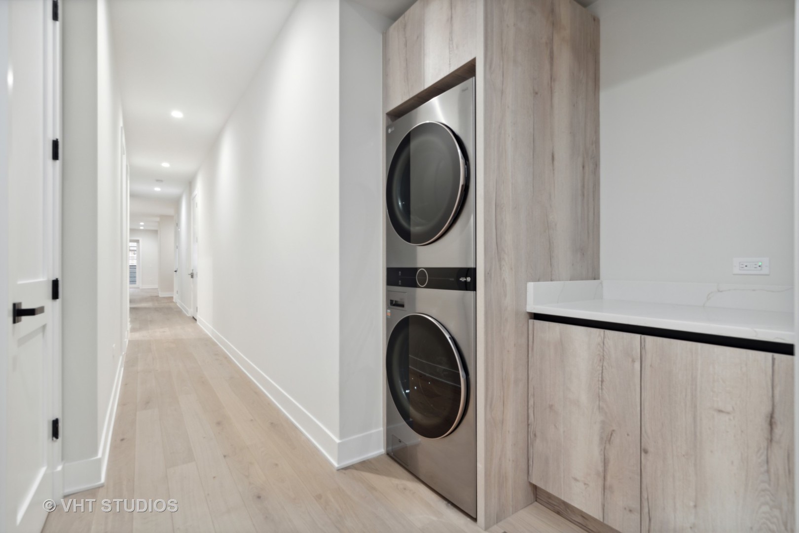 232 South Green Street, Unit 3N Chicago, IL 60607 - Photo 28 of 30 a utility room with dryer and washer