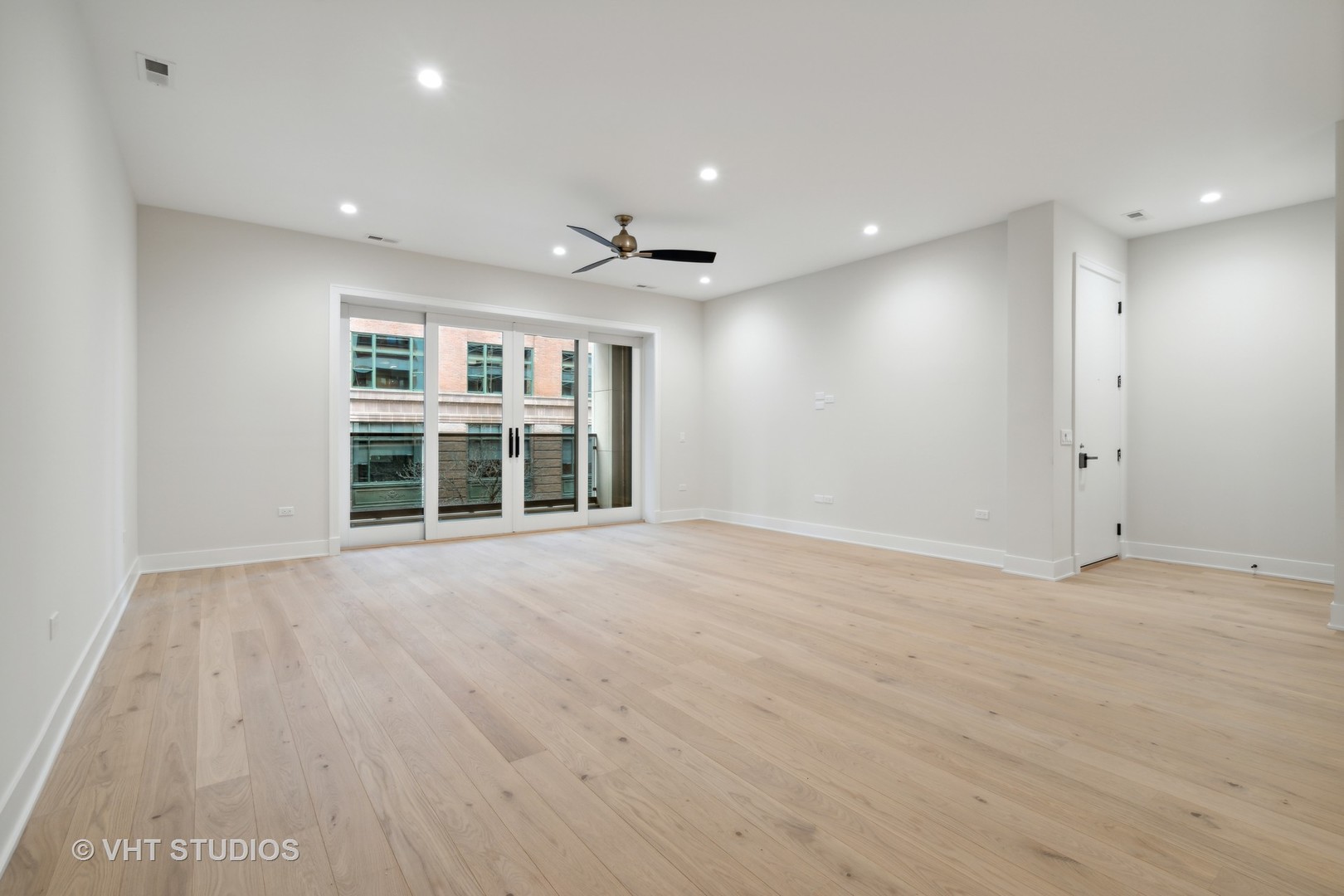 232 South Green Street, Unit 3N Chicago, IL 60607 - Photo 4 of 30 a view of an empty room with a window