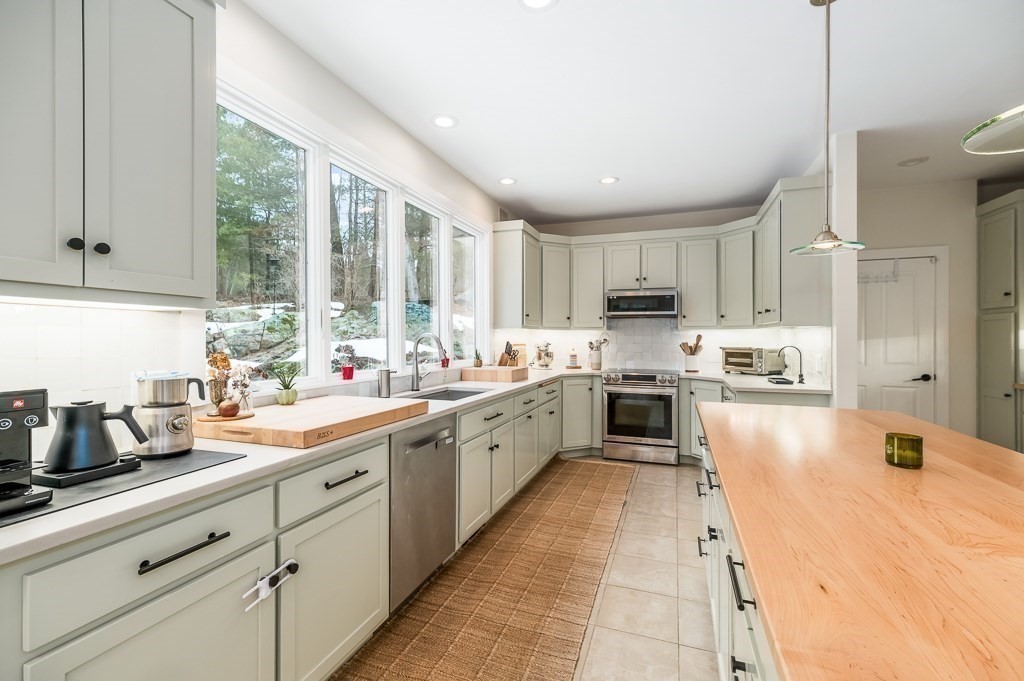 33 Forster Road Manchester, MA 01944 - Photo 14 of 41
