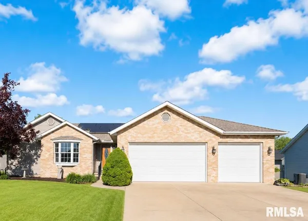 $250,000 | 1816 Parkfield Drive, Pekin, IL 61554