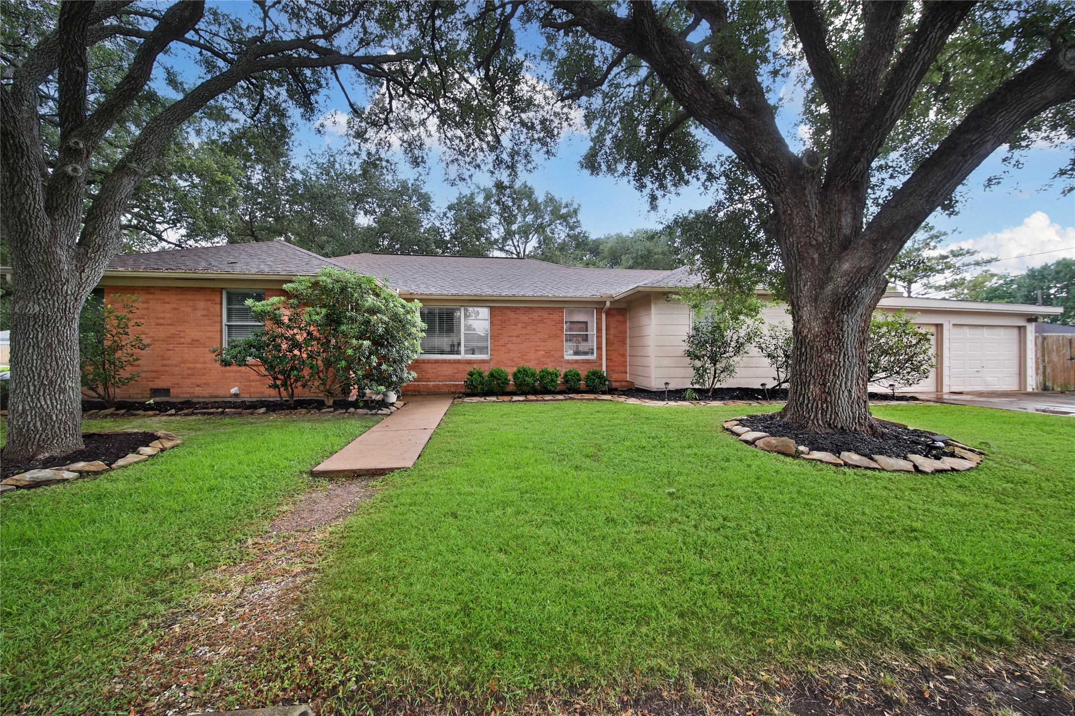 808 Avenue K Rosenberg, TX 77471 - Photo 5 of 50