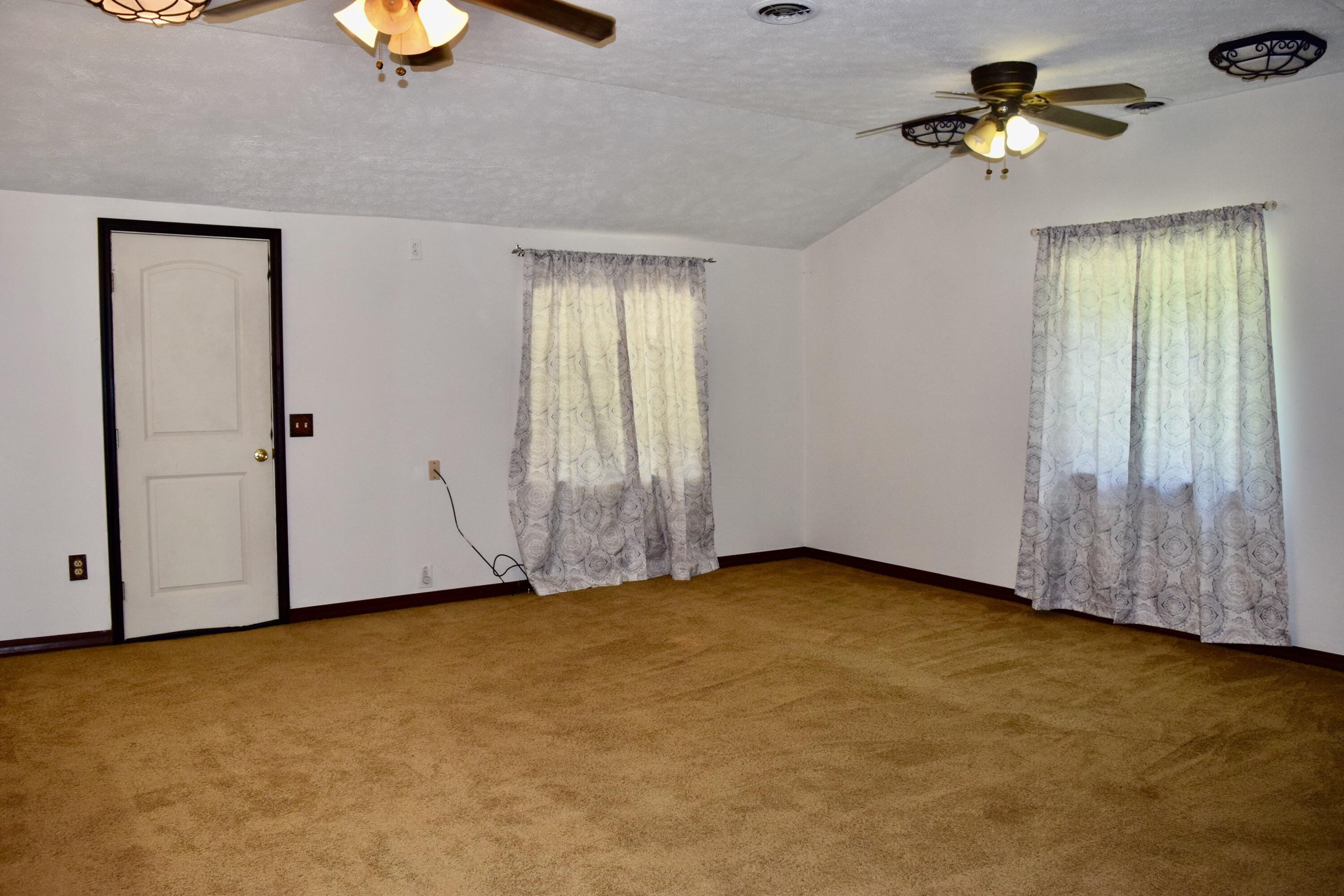2763 Dayton Springfield Road Springfield, OH 45506 - Photo 12 of 25 2 Living 2