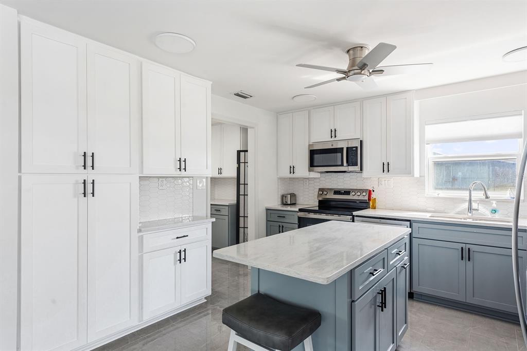 202 Caddy Road Rotonda West, FL 33947 - Photo 20 of 69 Gallery Image 20