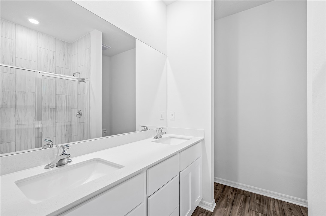 7926 105th Avenue Vero Beach, FL 32967 - Photo 12 of 18 a bathroom with a sink and a mirror