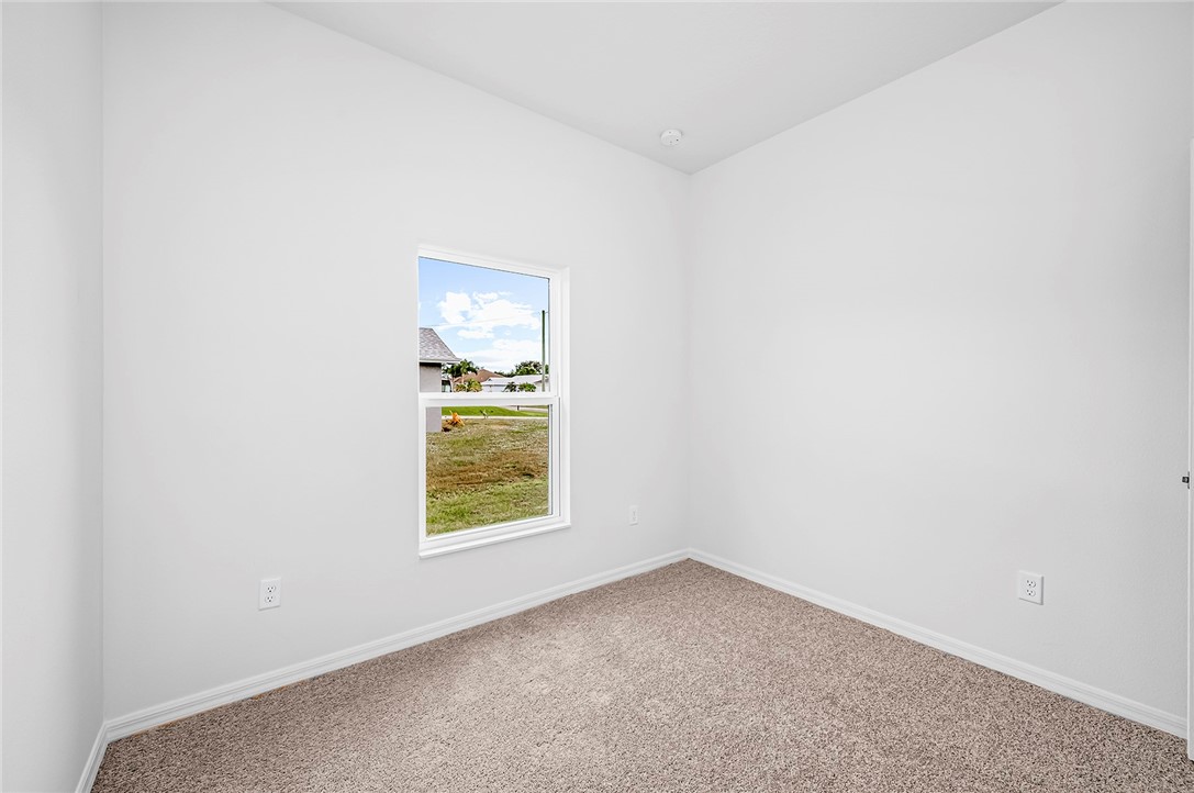 7926 105th Avenue Vero Beach, FL 32967 - Photo 15 of 18 an empty room with a window
