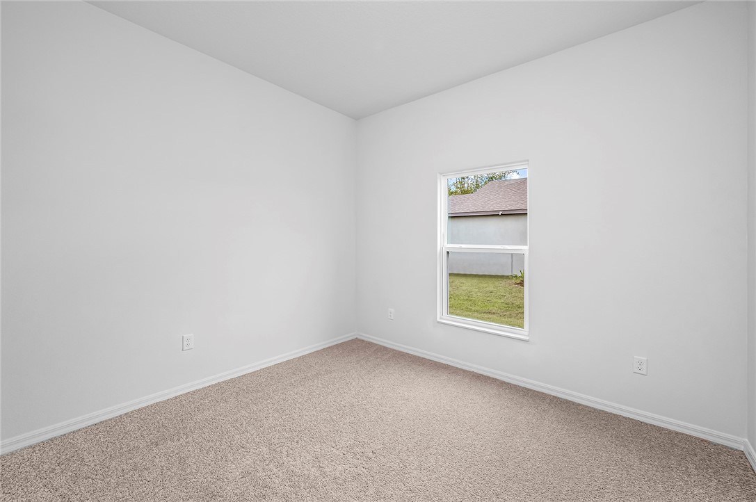 7926 105th Avenue Vero Beach, FL 32967 - Photo 16 of 18 an empty room with a window