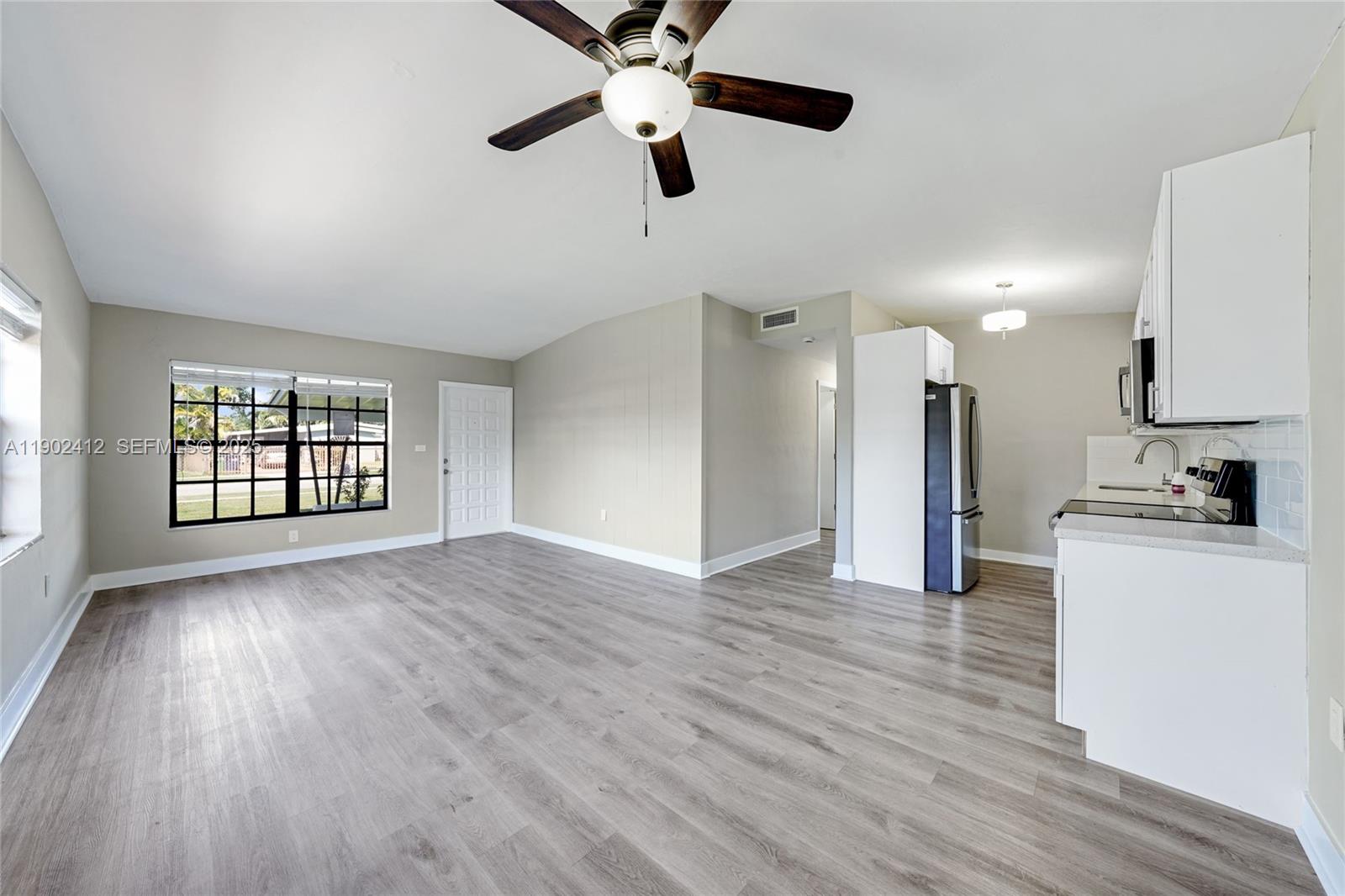 14520 Southwest 289th Street Homestead, FL 33033 - Photo 4 of 34