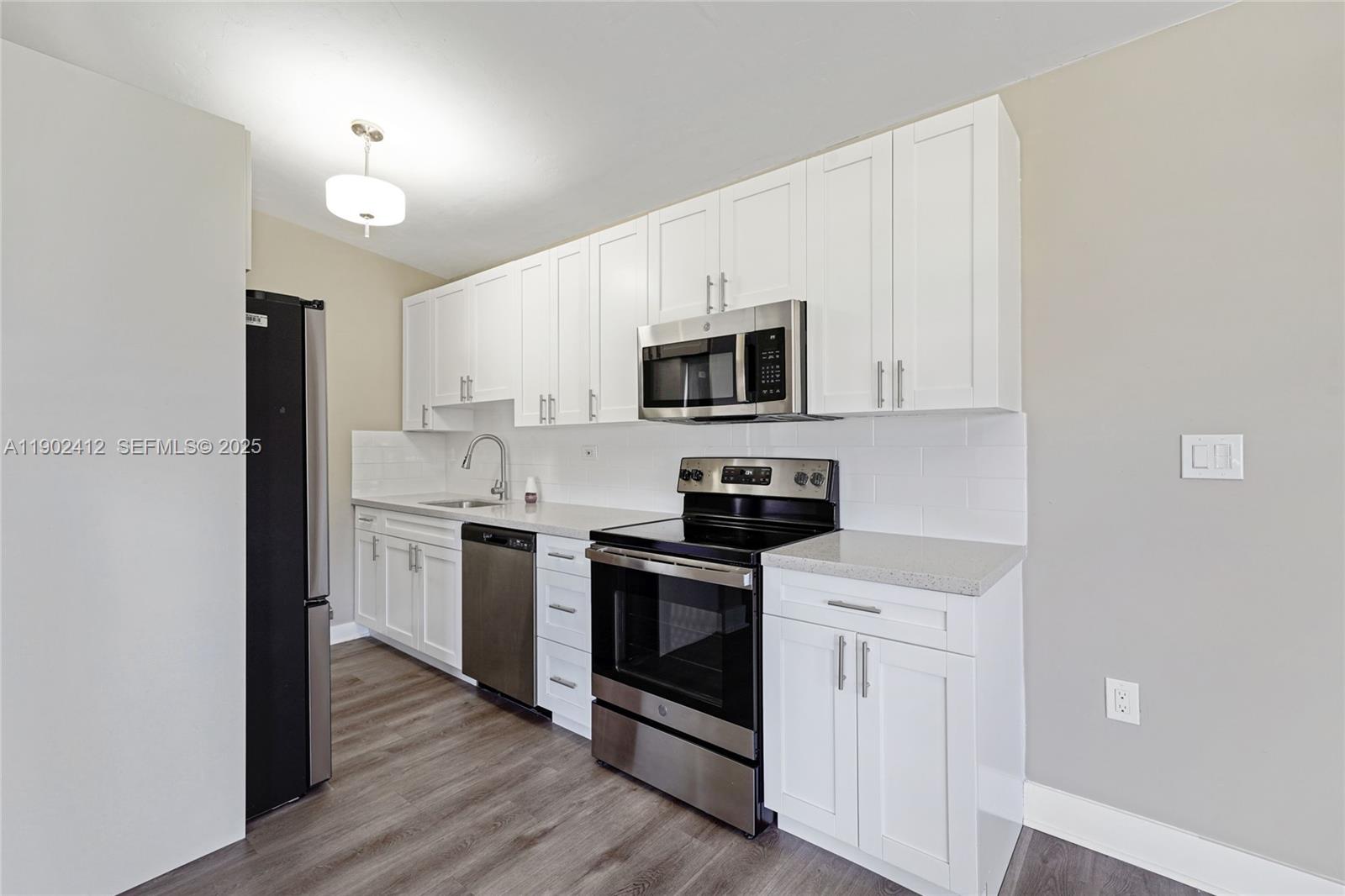 14520 Southwest 289th Street Homestead, FL 33033 - Photo 8 of 34