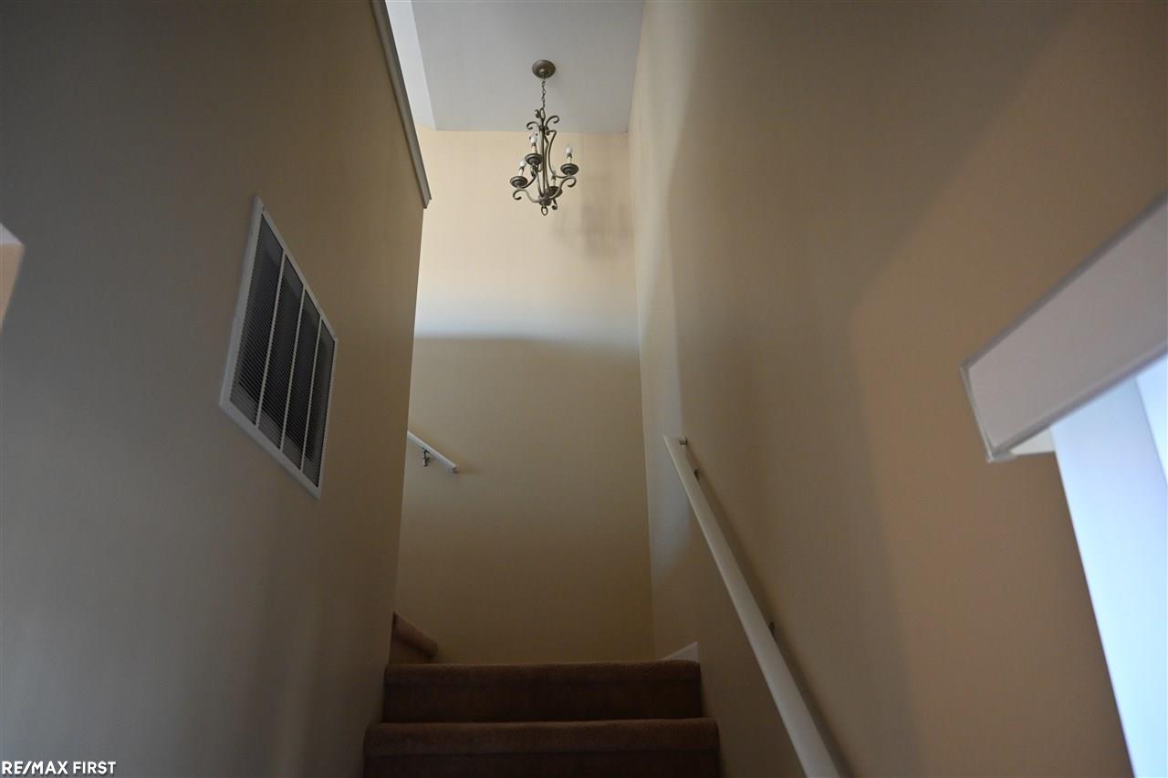 1824 Flagstone Circle Rochester, MI 48307 - Photo 19 of 33 50037717-18.JPG