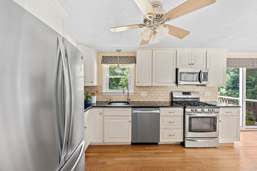 59 Old Farm Road Hanover, MA 02339 - Photo 6 of 26 Gallery Image 6