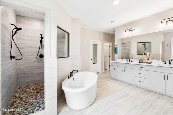 $610,000 | 5441 Grays Valley Drive, Hernando, MS 38632