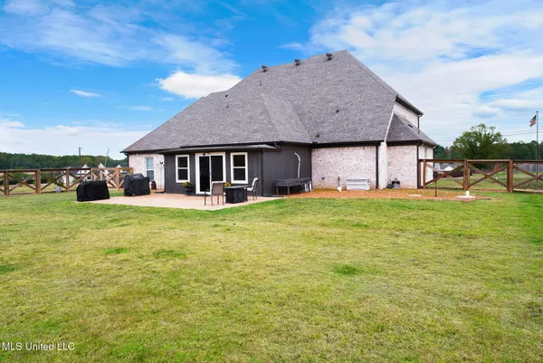 $610,000 | 5441 Grays Valley Drive, Hernando, MS 38632