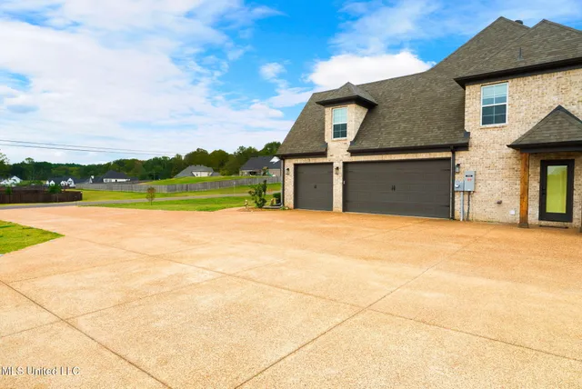 $620,000 | 5441 Grays Valley Drive, Hernando, MS 38632