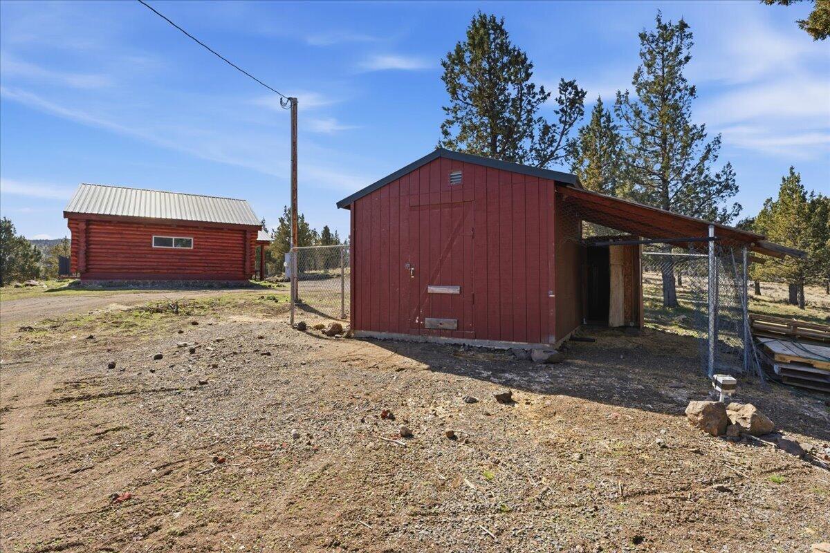 19554 Osprey Road Prineville, OR 97754 - Photo 32 of 42 pump house and storage
