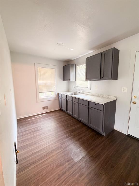4487 French Road Detroit, MI 48214 - Photo 4 of 10