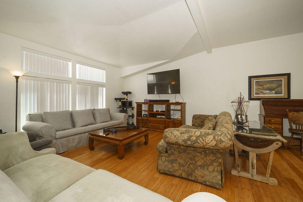 240 Senger Road Junction City, CA 96048 - Photo 15 of 73 living room