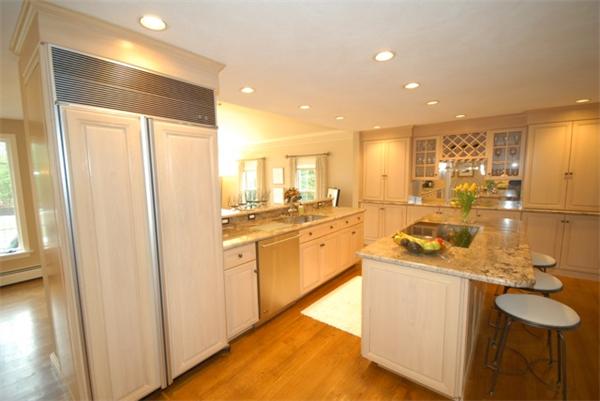 4 Ridge Hill Way Andover, MA 01810 - Photo 4 of 30 Gallery Image 4