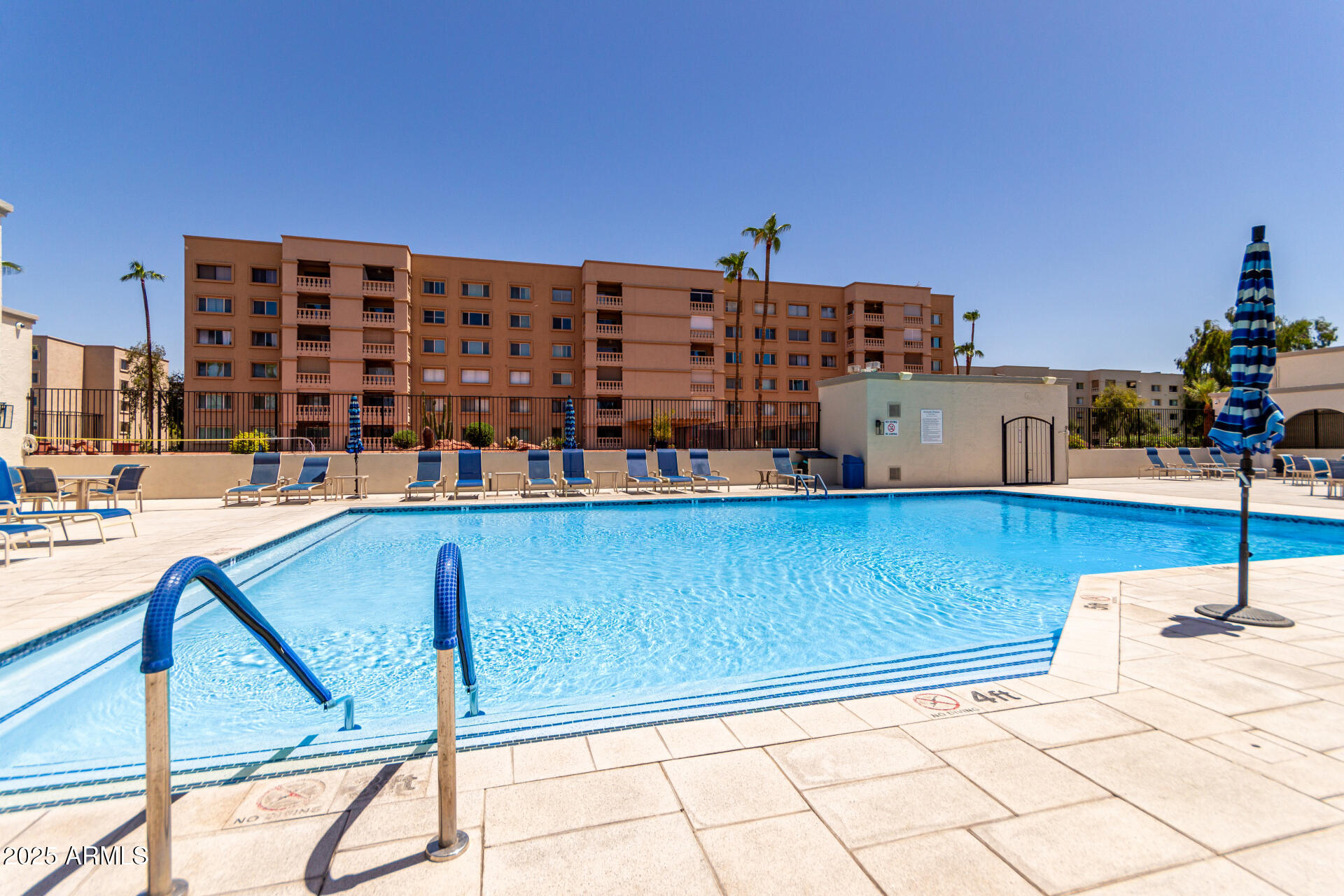7850 East Camelback Road, Unit 101 Scottsdale, AZ 85251 - Photo 23 of 26 a view of a balcony with chairs