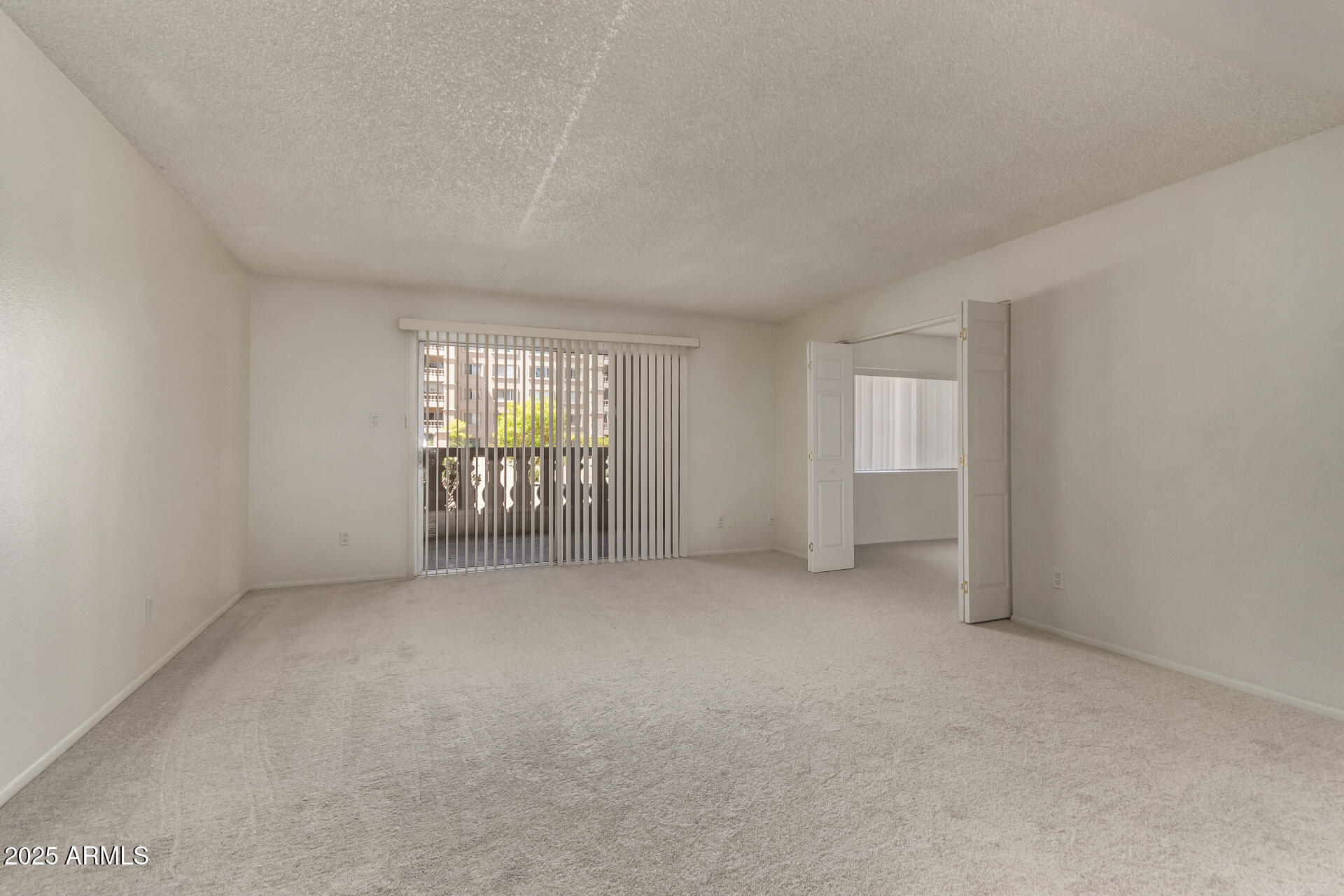7850 East Camelback Road, Unit 101 Scottsdale, AZ 85251 - Photo 3 of 26 an empty room with a fireplace