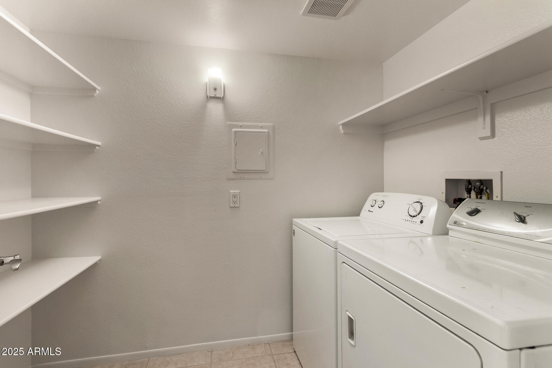 7850 East Camelback Road, Unit 101 Scottsdale, AZ 85251 - Photo 4 of 26 a utility room with dryer and washer