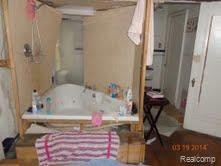5253 Yorkshire Road Detroit, MI 48224 - Photo 5 of 9 tub yorkshire.jpg