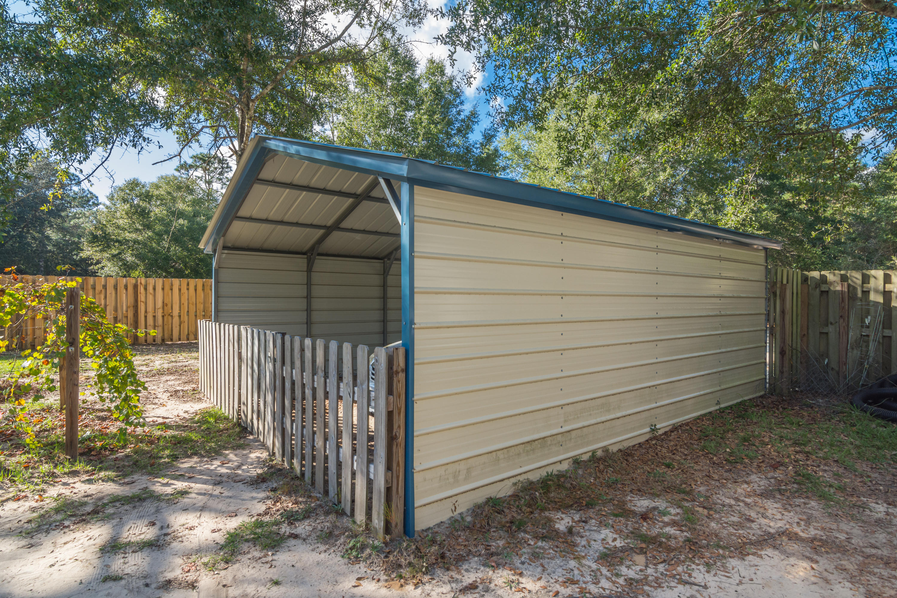 3811 Poverty Creek Road Crestview, FL 32539 - Photo 41 of 48 a backyard of a house