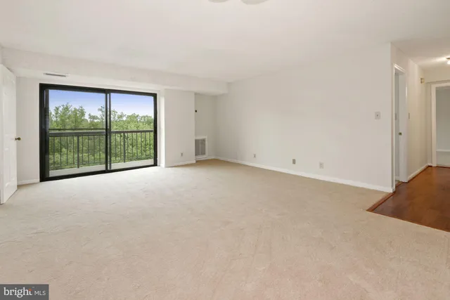 $2,650 | 3800 Powell Lane, Unit 813, Falls Church, VA 22041