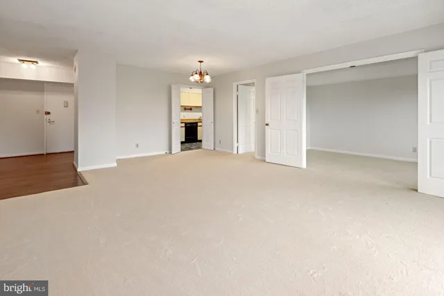 $2,650 | 3800 Powell Lane, Unit 813, Falls Church, VA 22041