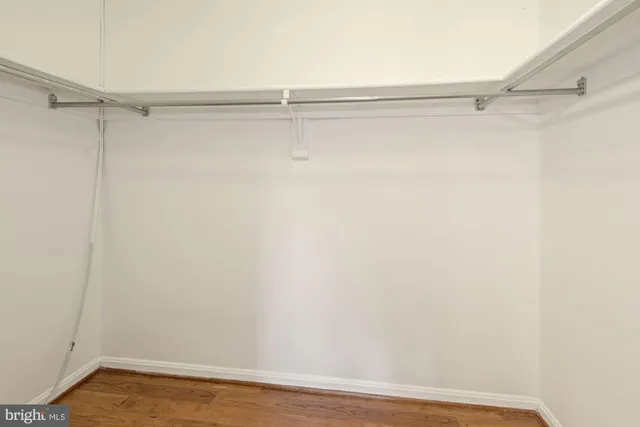 $2,650 | 3800 Powell Lane, Unit 813, Falls Church, VA 22041