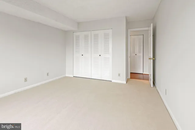 $2,650 | 3800 Powell Lane, Unit 813, Falls Church, VA 22041