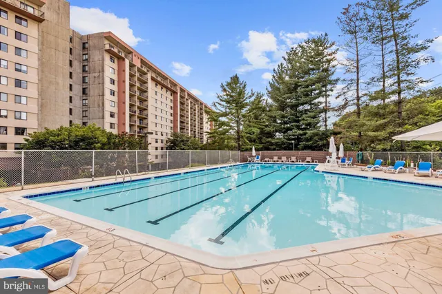 $2,650 | 3800 Powell Lane, Unit 813, Falls Church, VA 22041
