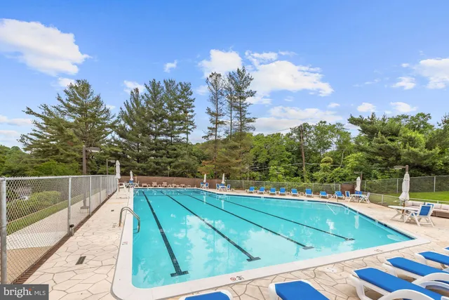 $2,650 | 3800 Powell Lane, Unit 813, Falls Church, VA 22041