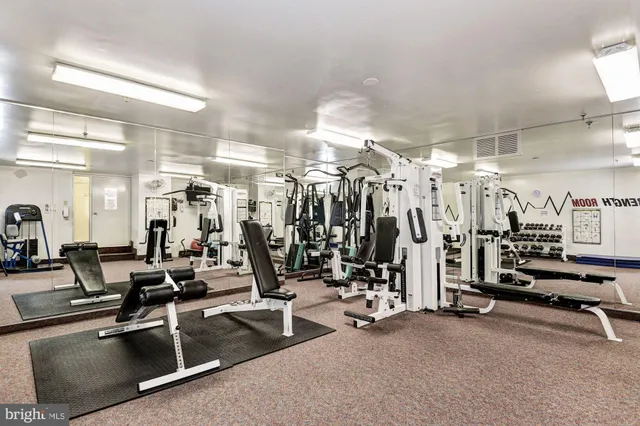 $2,650 | 3800 Powell Lane, Unit 813, Falls Church, VA 22041