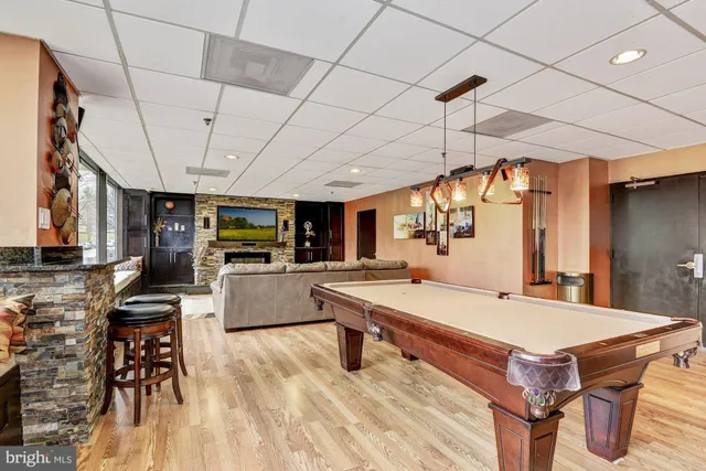 $2,650 | 3800 Powell Lane, Unit 813, Falls Church, VA 22041