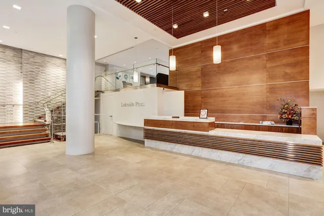 $2,650 | 3800 Powell Lane, Unit 813, Falls Church, VA 22041