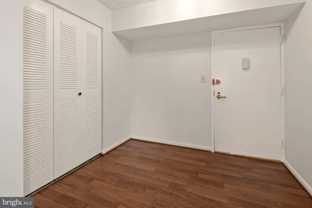 $2,650 | 3800 Powell Lane, Unit 813, Falls Church, VA 22041