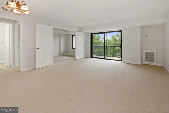 $2,650 | 3800 Powell Lane, Unit 813, Falls Church, VA 22041