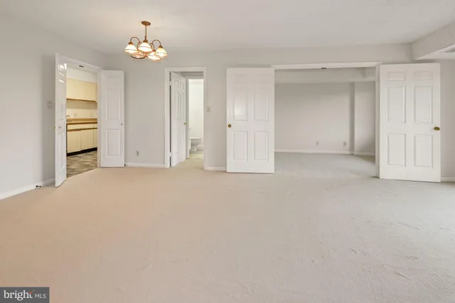 $2,650 | 3800 Powell Lane, Unit 813, Falls Church, VA 22041