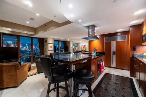 $3,000,000 | 111 West Maple Street, Unit 34023404, Chicago, IL 60610