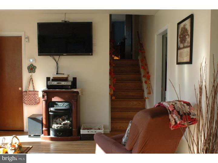 209 Spruce Road Flourtown, PA 19031 - Photo 3 of 24