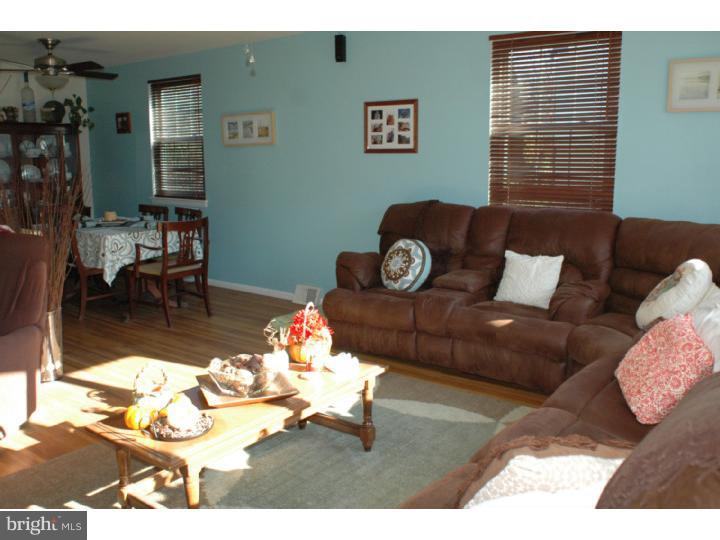 209 Spruce Road Flourtown, PA 19031 - Photo 4 of 24