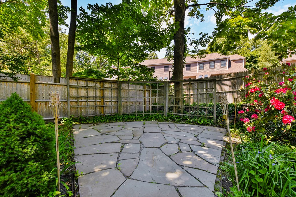 27 Champa Street, Unit 2 Newton, MA 02464 - Photo 5 of 29