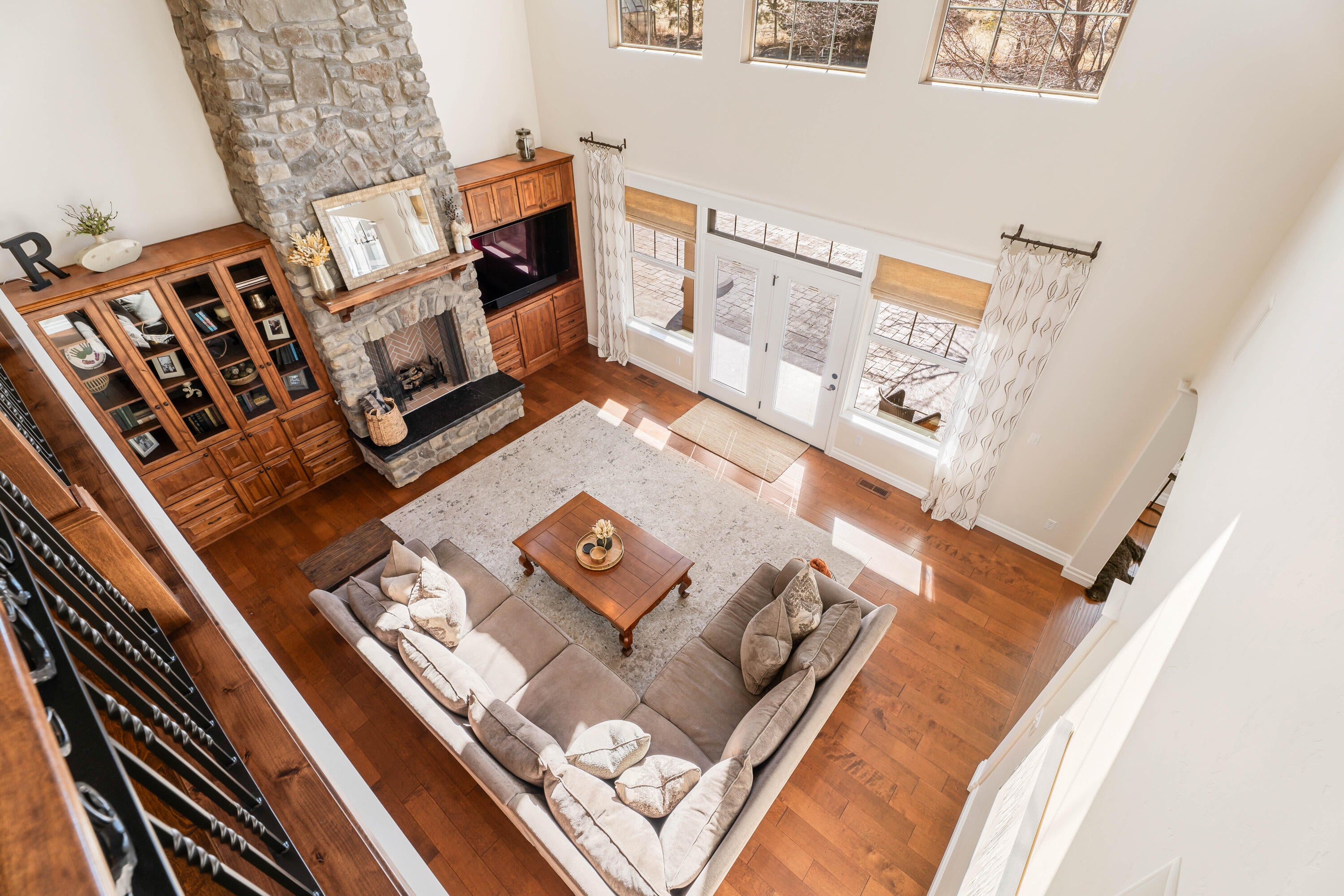 64420 Bailey Road Bend, OR 97703 - Photo 10 of 83 25-Living Room