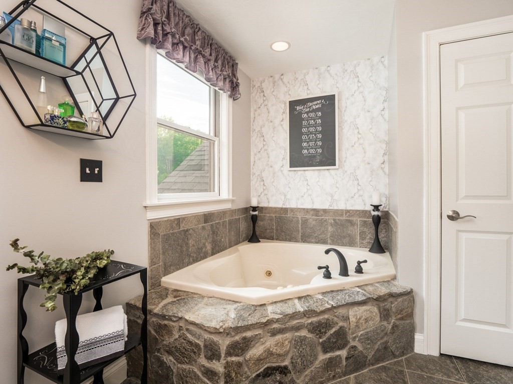 23 Silver Brook Road Salem, NH 03079 - Photo 11 of 41 Gallery Image 11