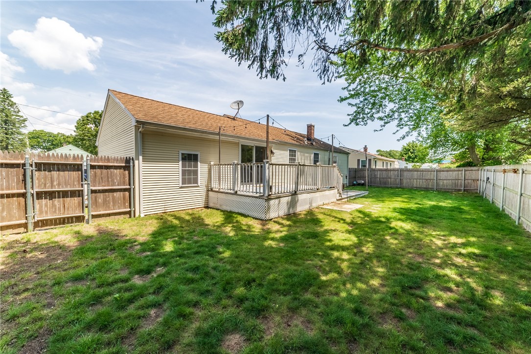 32 Stanmore Road Warwick, RI 02889 - Photo 5 of 22