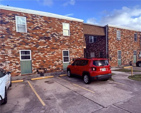 $1,300 | 2501 Houma Boulevard, Unit E, Metairie, LA 70001