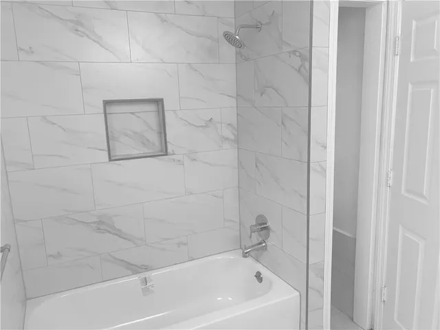 $1,300 | 2501 Houma Boulevard, Unit E, Metairie, LA 70001