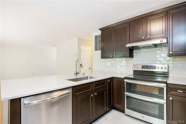 $3,950 | 96 Molly Pitcher Lane, Unit I, Yorktown Heights, NY 10598